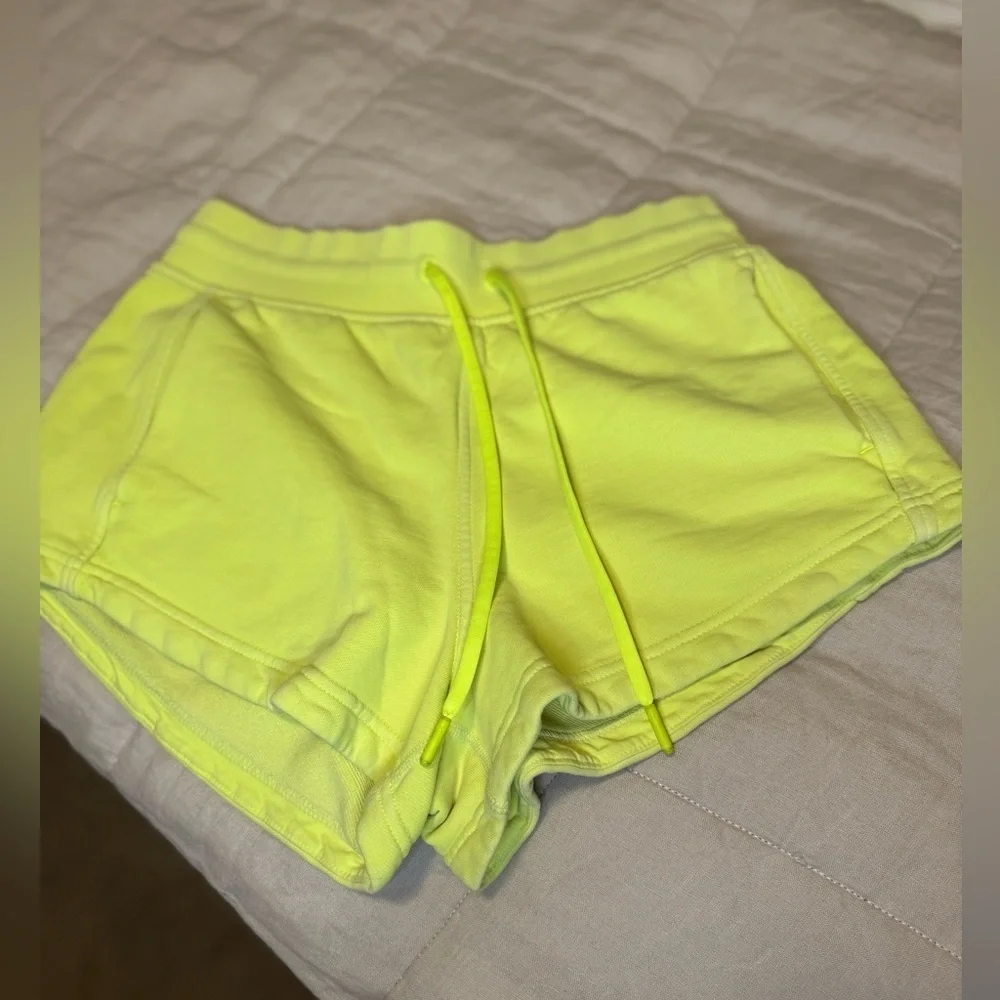 Lululemon inner glow HR Short 3”